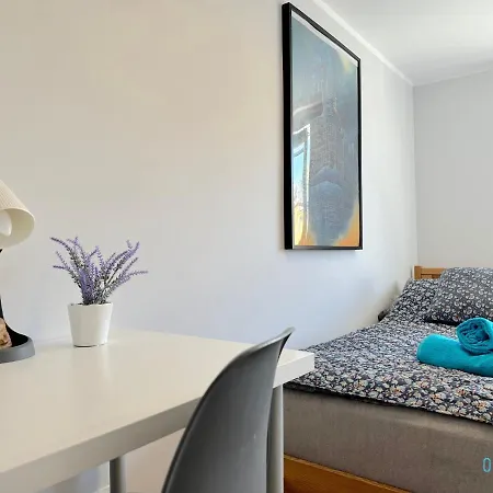 Beksinski -10 Minutes To Old Town & Sea * Gdańsk