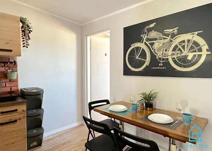 Beksinski -10 Minutes To Old Town & Sea 民宿 *